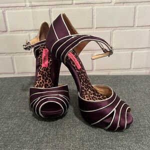 BETSY JOHNSON women purple/silver pumps/size 6.5